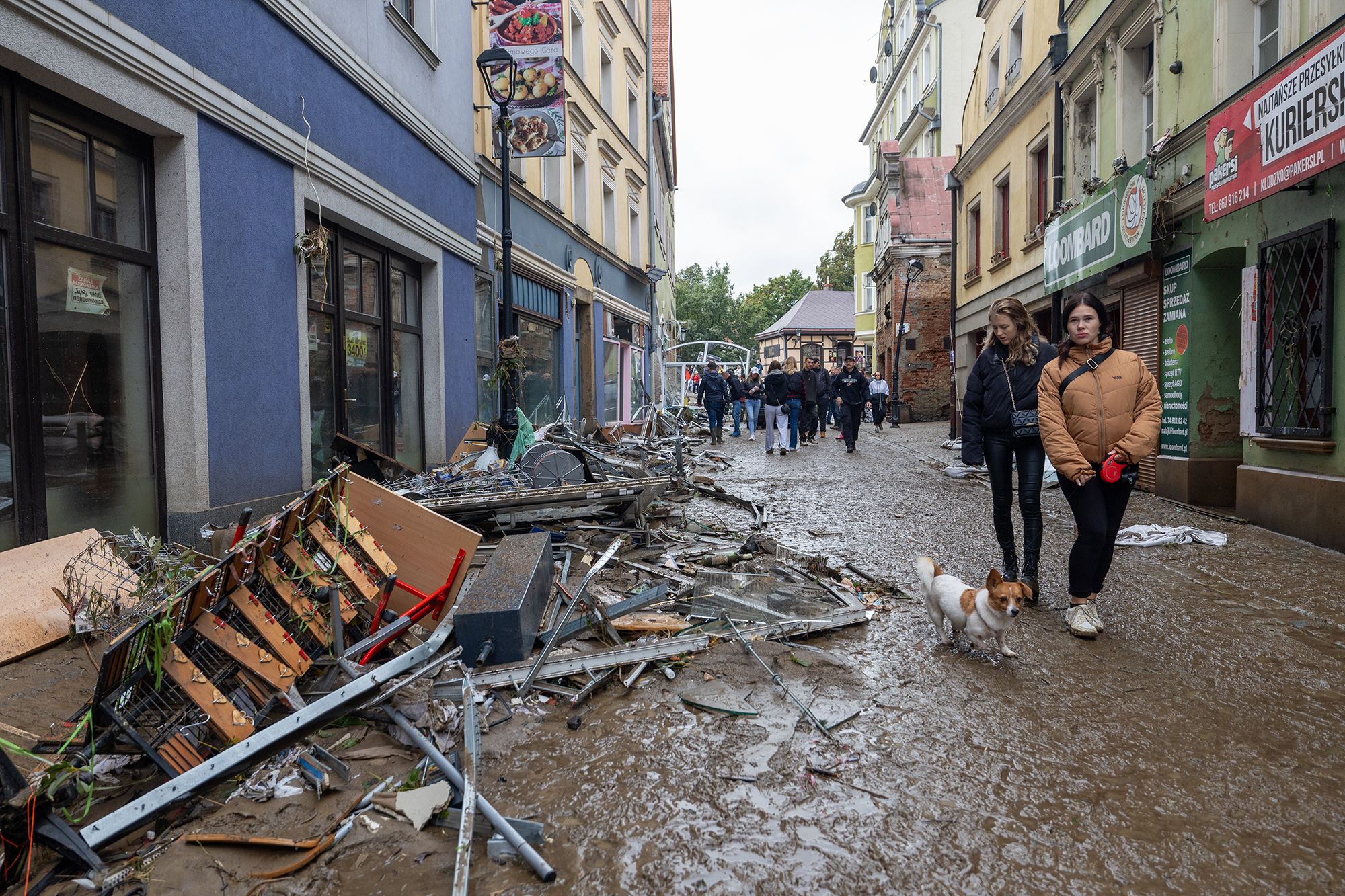 Эвакуация с вертолетом, угроза для Вроцлава и города под водой. Главное о наводнении в Польше